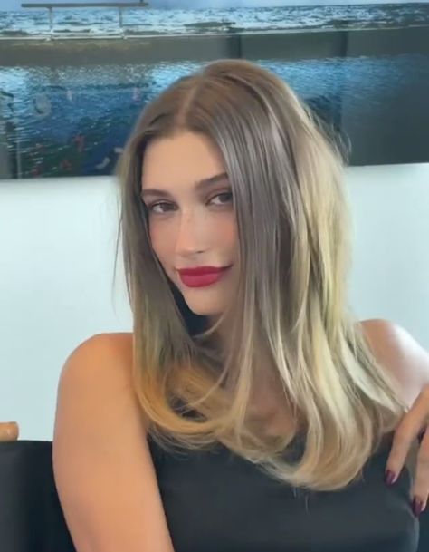 90s Haircuts, 90s Hairstyles, Fall Hair Colors, Hair Envy, Hailey Bieber, Hair Highlights, Fine Hair, Hair Goals, Hair Trends