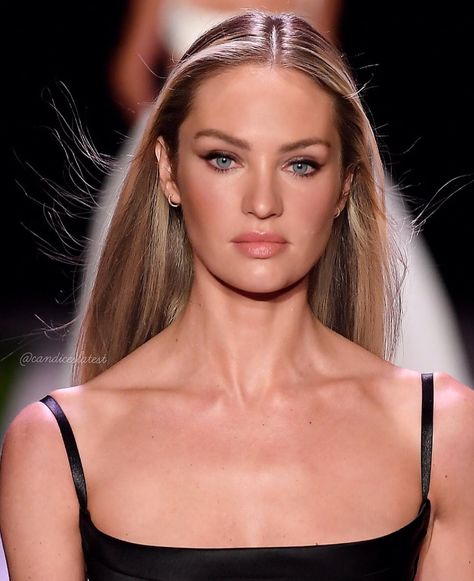 Candice Swanepoel Makeup, Thanksgiving Makeup Looks, Candice Swanepoel Face, Thanksgiving Makeup, Models Off Duty Style, Fall Makeup Looks, Glowing Makeup, Model Inspo, Candice Swanepoel