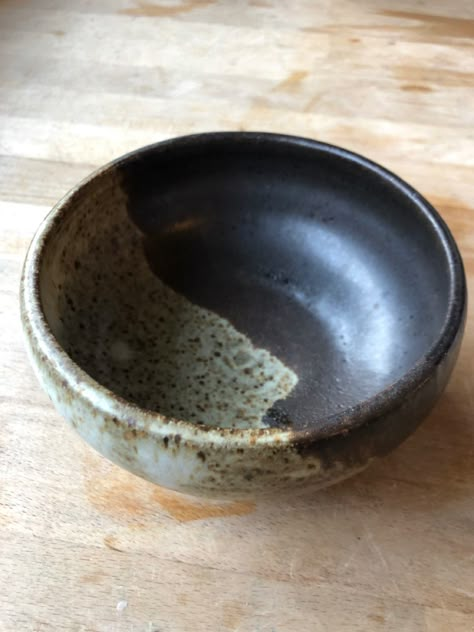 Black Glazed Pottery, Black Clay Plates, Black Glaze Pottery, Black Clay Pottery, Pottery Projects, Clay Glaze, Glaze Combos, Glaze Ideas, Pottery Glaze