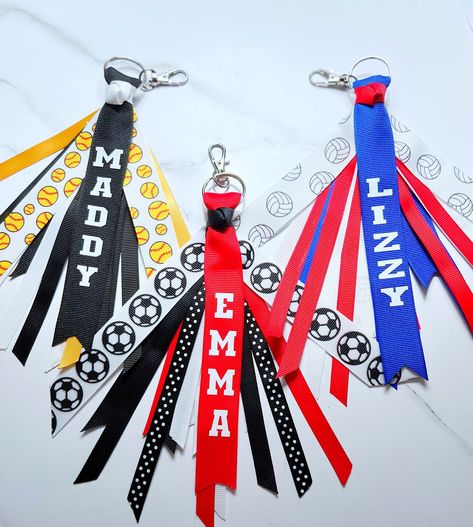 This listing is for one sports keychain measuring about 6-7 inches. Custom lengths available upon request, feel free to message me. Sports ribbon of choice in drop down when ordering. Please note due to space on the ribbon, name OR team name only, a number can fit with either of those as well. FEEL FREE TO CHOOSE TWO SPORTS RIBBONS, ONE WOULD BE ON EACH SIDE, MESSAGE ME OR LEAVE SPECIFICS IN PERSONALIZATION AREA IF CHOOSING TWO An assortment of ribbons, colors and sports of your choice are delic State Softball Goodie Bags, Softball Snacks For Team Treat Bags, Soccer Gift Bags Ideas, Diy Softball Keychain, Sports Bag Tags Diy, Soccer Tournament Goodie Bags Team Gifts, Diy Bag Tags Sports, Gifts For Soccer Team, Soccer Keychain Diy