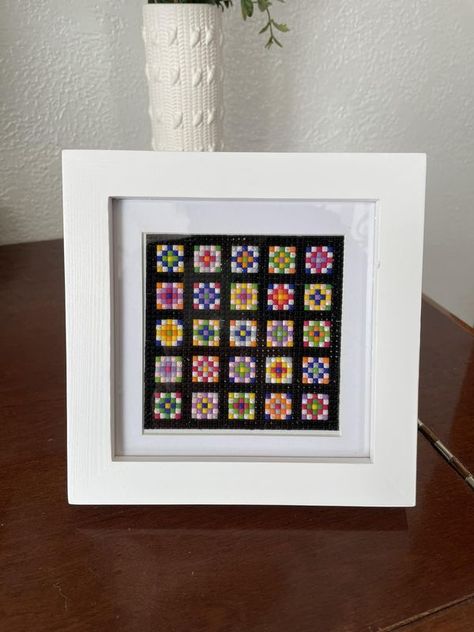 Diamond Painting: Show Us Your Leftover Drill Projects | I used quilt designs to inspire this cute little framed piece | Facebook Diamond Dots, Hamma Beads, Rhinestone Crafts, Boredom Busters, Craft Day, Quilt Designs, Seasonal Crafts, Dots Design, Dot Art