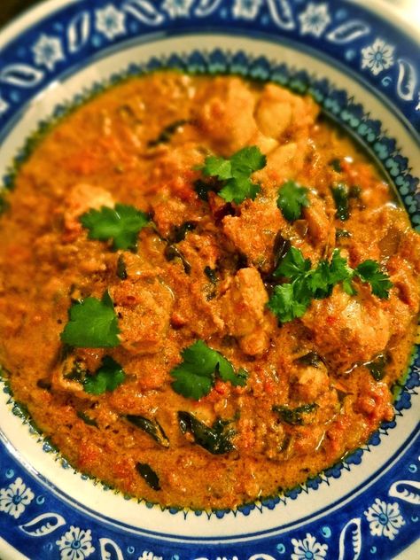 Scrumpdillyicious: Indian-Style Monkfish Curry with Tomato & Cilantro Monkfish Curry, Monk Fish, Tinned Fish, Madras Curry, Dinner Party Menu, Fish Recipes Healthy, Fish Curry, Healthy Fish, Party Menu