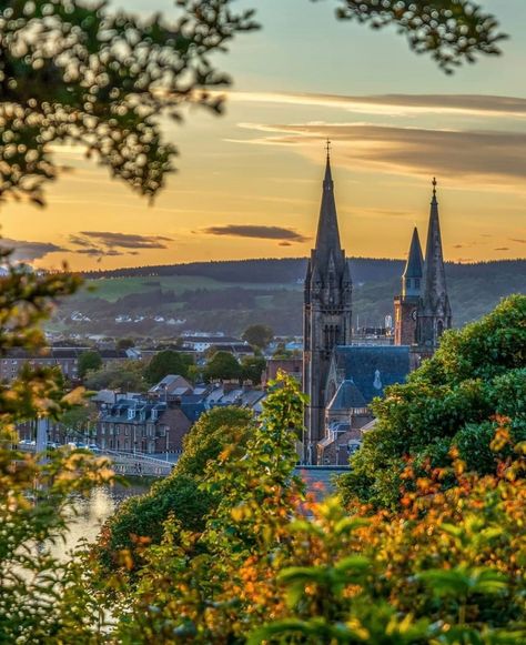 VisitInvernessLochNess on Instagram: “New week beautiful autumn views from Inverness ❤️🏴󠁧󠁢󠁳󠁣󠁴󠁿 . 📸 @fotozabek 👌 . . . . . #inverness #scotland #highlands #autumn #sunset…” House Of Stuart, European Bucket List, Inverness Scotland, Europe 2024, Scotland Landscape, Autumn Sunset, Bonnie Scotland, Scotland Highlands, Beautiful Autumn