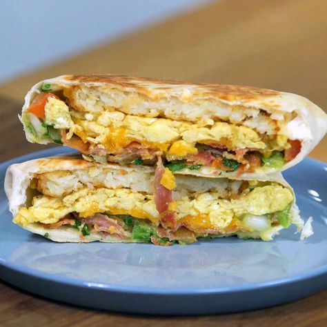 Breakfast Crunchwrap Recipe, Homemade Taco Bell, California Breakfast, Taco Bell Breakfast, Breakfast Crunchwrap, Crunchwrap Recipe, Mexican Brunch, Breakfast Wrap, Breakfast Wraps