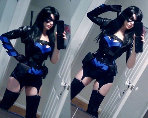 Female Nightwing Cosplay Genderswap Nightwing Costumes, Female Cosplay Ideas, Nightwing Cosplay, Group Cosplay, Superhero Cosplay, Dc Cosplay, Rule 63, Female Superhero, Short I