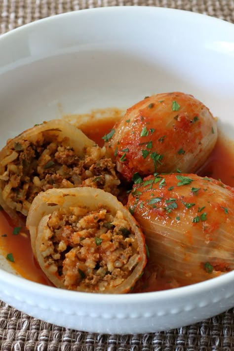 Greek Beef Stuffed Onions (Salantourmasi) Onion Dolmas Recipe, Onion Stuffed With Hamburger, Stuffed Onions Recipes Ground Beef, Turkish Stuffed Onions, Stuffed Onions Recipes, Greek Beef Recipes, Greek Stuffed Cabbage Rolls, Onion Dolma, Mediterranean Stuffed Cabbage Rolls