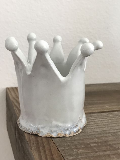 Polymer Clay Crown, Ceramic Crown, Crown Vases, Rococo Ceramics, Crown Lynn Pottery New Zealand, Pottery Lessons, Beginner Pottery, Diy Ceramic, Ceramics Ideas Pottery