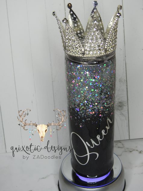 Custom made design tumblers. #bewitchainaminute #Etsyshop #QueenTumbler #Bougie #zadoodles #custommadetumbler #crowntumbler Queen Tumbler Ideas, Birthday Tumblers Ideas, Bedazzled Items, Jennifer Nails, Black Crowns, Princess Tumbler, Bling Projects, Glitter Bottles, Bling Cups