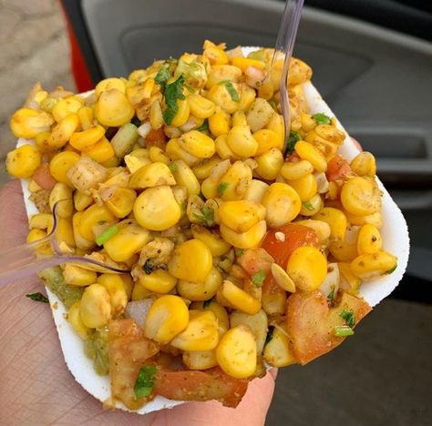 Corn Chat, Rain Snap, Indian Fast Food, Food Snap, Boiled Corn, Food Pic, Indian Street Food Recipes, Pani Puri, Black Lehenga