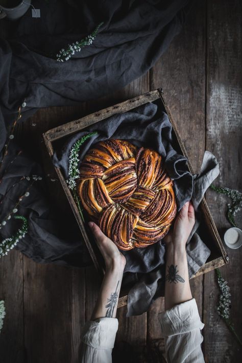 Woven Chocolate Cinnamon Bread by Eva Kosmas Flores Rustic Food Photography, Food Flatlay, Moody Food Photography, Photography Presets, Dark Food Photography, Braided Bread, Cake Photo, Food Photography Inspiration, Food Photography Tips