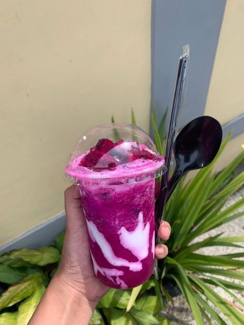 Jus Buah Naga Aesthetic, Smoothie Cup Design, Milktea Photography, Minuman Aesthetic, Dragon Fruit Smoothie, Buah Naga, Mini Cafe, Resep Smoothie, Fruit Cake Christmas