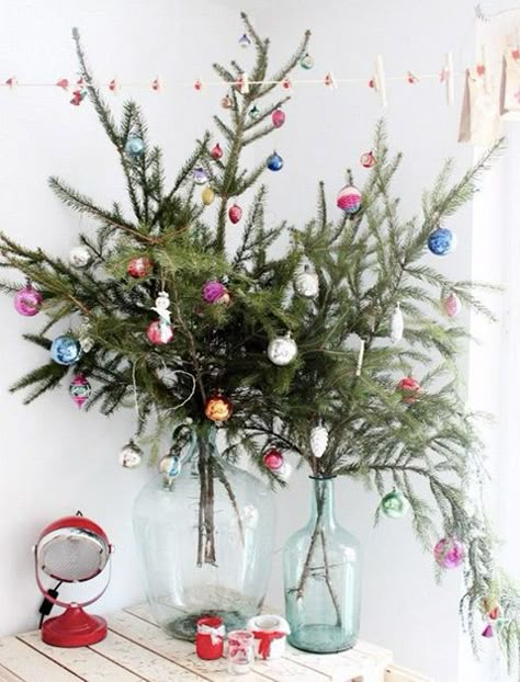 20 Christmas Decorating Ideas We Bet You Haven't Thought Of via @PureWow Christmas Decorations Apartment, Bohemian Christmas, Skirt Diy, Christmas Apartment, Classic Christmas Tree, Alternative Christmas, Alternative Christmas Tree, Traditional Christmas Tree, Small Christmas Trees