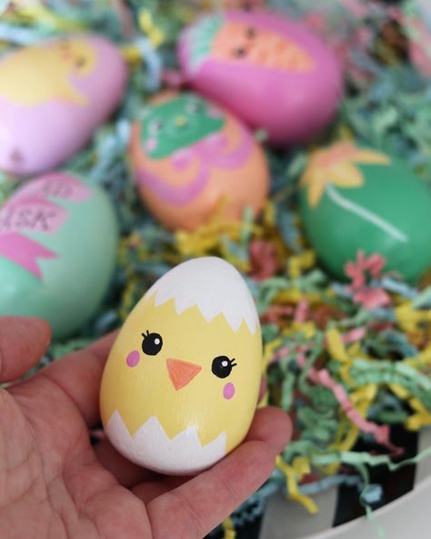 Egg Design Ideas Simple, Painting Eggs Ideas Simple, Painting Easter Eggs Ideas Simple, Egg Painting Easy, Easter Egg Designs Easy, Easter Egg Painting Ideas Simple, Cute Egg Designs, Easy Egg Painting Ideas, Egg Designs Ideas