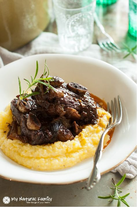 Rosemary Braised Short Ribs Recipe {Paleo, Gluten Free, Clean Eating, Dairy Free} - these are fall off the bone tender and have rich depth of flavor. I love how they are moist and not chewy like some other meats. Paleo Ribs, Paleo Short Ribs, Advanced Recipes, Braised Short Ribs Recipe, Recipe With Garlic, Dinner Paleo, Keto Smoothie Recipes, Short Ribs Recipe, Paleo Recipe