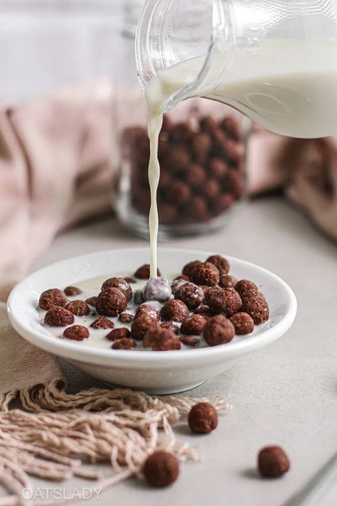 Enjoy a healthy and delicious breakfast with this homemade chocolate cereal. Made in the air fryer, it's easy to prepare and free from processed sugars and additives. Start your day right with this quick and nutritious recipe. Homemade Chocolate Cereal, Homemade Cocoa Puffs Cereal, Cereal Recipes Homemade, Cocoa Puffs Cereal, Healthy Cocoa, Homemade Cereal, Protein Cereal, Chocolate Cereal, Cocoa Puffs