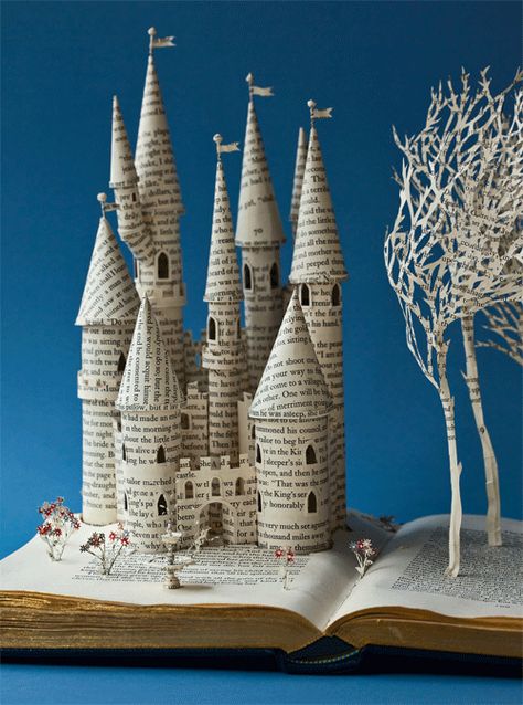 Su Blackwell Journal D'art, Book Sculpture, Fairytale Castle, A Castle, Book Folding, Paper Book, Book Projects, Open Book, Kirigami