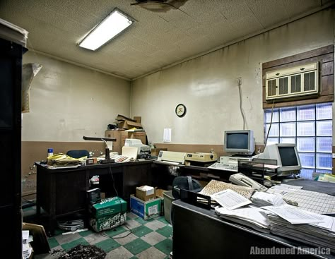 Abandoned Office, Abandoned Prisons, Remove Wall, Abandoned Cities, Vintage Auto, Abandoned Cars, Baltimore Maryland, Baltimore Md, Urban Exploration