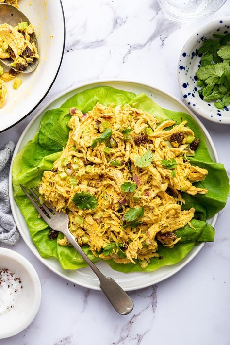 Made with celery, red onion and raisins this curry chicken salad is packed with tons of flavor and so easy to make! It's the perfect make-ahead lunch recipe. Curry Chicken Salad, Celery Recipes, Chicken Curry Salad, Savory Salads, Lunch Recipe, Prepped Lunches, Prep Recipes, No Calorie Foods, Bird Food