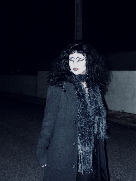 Mopey Goth, Goth Club Outfit, 80s Goth Fashion, 70s Goth, Trad Goth Fashion, Trad Goth Outfits, Dark Gothic Fashion, Types Of Goth, Goth Costume