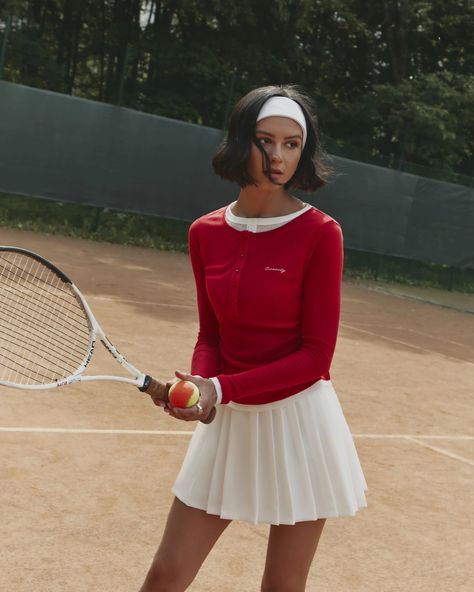 Button-down shirt in a warm color perfect for layering in the fall. #fallfashion #buttondown Tennis Aesthetic Vintage, Long Sleeve Shirt With Buttons, Longsleeves Outfit, Tennis Core, Outfit Ideas Trendy, Autumn Styles, Fila Tennis, Halloween Costumes To Make, Trendy Fall Fashion