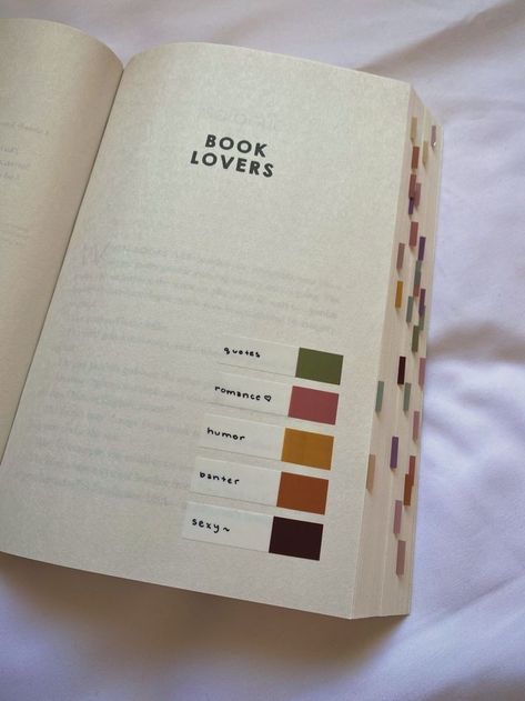 Book Tabs System, Poetry Book Annotation, Tabbing System Books, Book Anottations Aesthetic, Annotated Books Tips, Book Tabbing System, How To Annotate A Book, Book Annotations Aesthetic, Book Tabbing