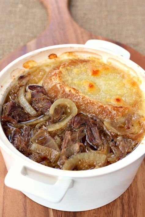 This Slow Cooker Beefy French Onion Soup is loaded with shredded beef! Beefy Tomato Soup Recipe, Best French Onion Soup, Slow Cooker Ribs, French Onion Soup Recipe, Onion Soup Recipes, Recipes Beef, Short Rib, Tomato Soup Recipes, Homemade Beef