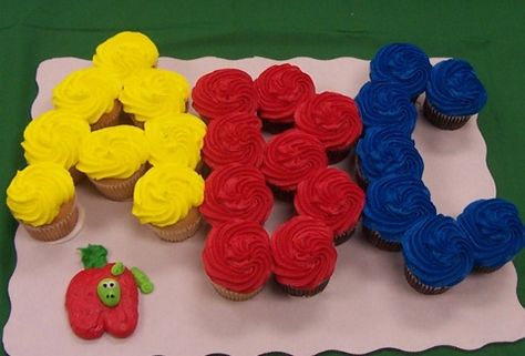 Preschool Graduation Cupcake Ideas, Back To School Cupcake Cake, Kindergarten Graduation Food Ideas, Preschool Graduation Cupcakes, Back To School Cupcake Ideas, Kindergarten Graduation Cakes, Preschool Cupcakes, Abc Birthday Party Ideas, Kindergarten Cupcakes