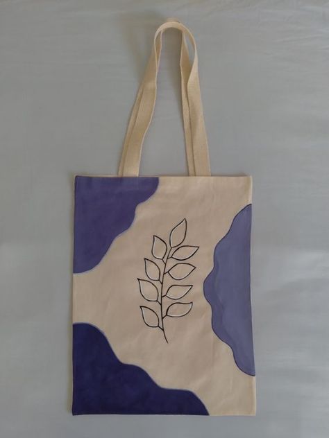 Painted Totebag Ideas, Toat Bags Design Paint, Desain Tote Bag Simple, Canvas Bag Painting Ideas Easy, Totebag Painting Ideas Simple, Totebag Painting Ideas Aesthetic, Tote Bag Design Paint, Totebag Lukis, Painting Tote Bag Ideas