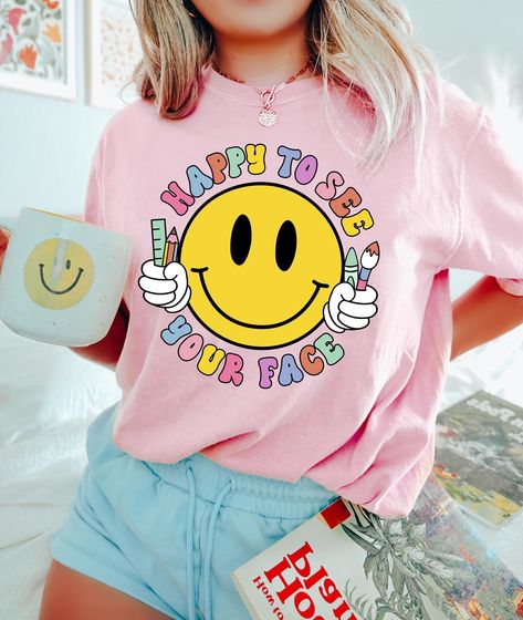 Happy To See Your Face Shirt, Daycare Worker Outfit Ideas, Cute Teacher Shirts Vinyl, Happy Tshirt Design, Elementary Teacher Shirts, 4th Grade Teacher Shirts, Teacher Vinyl Shirts, Teacher Shirts Cricut, Cricut Teacher Shirts