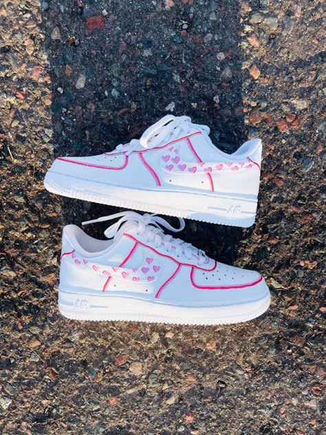 Airforce 1 Customized, Air Force 1 Design Ideas, Custom Af1 Ideas, Air Force Painting Ideas, Custom Air Force 1 Diy, Customised Trainers, Tenis Air Force, Air Force One Shoes, Painted Shoes Diy