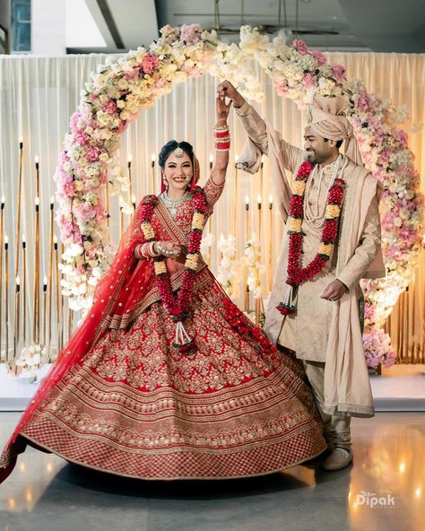 Wedding Couple Pose, Marriage Poses, Bride Groom Photoshoot, Couple Photo Poses, Bride Groom Poses, Best Indian Wedding Dresses, Bridal Pose, Indian Bride Photography, Indian Bride Poses