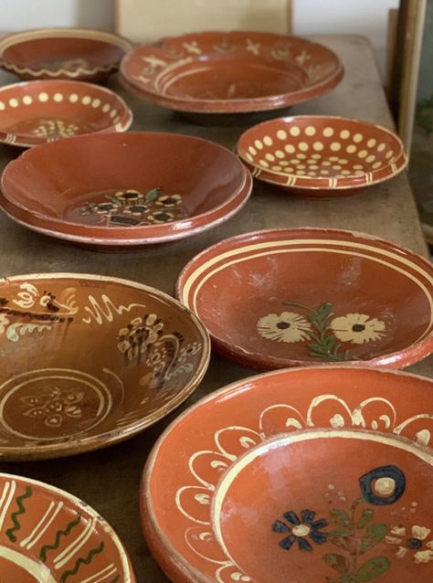 Mexican Clay Plates, Mexican Pottery Designs, Mexican Artesania, Clay Kitchenware, Cowboy Cabin, Mexican Plates, Terracotta Decor, Ceramics Pottery Bowls, Terracotta Bowl