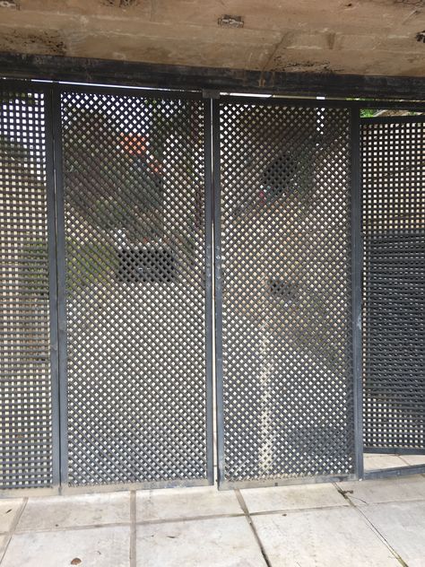 Metal Screen Doors, Metal Garage Doors, Home Gate Design, Modern Gate, Grill Door Design, Rooftop Terrace Design, Diy House Renovations, Metal Screen, Gate House