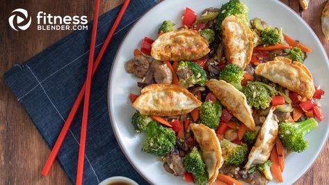 A quick and easy veggie stir fry dinner recipe with pot stickers, broccoli, carrots, and a fresh garlic and ginger stir fry sauce. Ginger Stir Fry Sauce, Easy Veggie Stir Fry, Stir Fry Dinner Recipes, Ginger Stir Fry, Stir Fry Dinner, Homemade Stir Fry Sauce, Stir Fry Sauce Recipe, Cooking For Dummies, Homemade Stir Fry