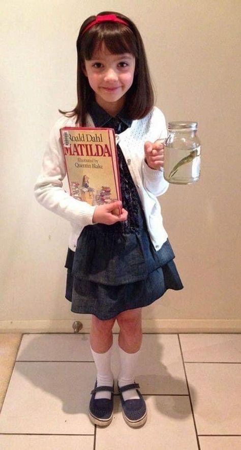 Children's Book Characters Costumes, Mary Poppins Kostüm, Storybook Character Day, Matilda Party, Childrens Book Character Costumes, Easy Book Week Costumes, Halloween Diy Party, Matilda Costume, Book Character Costume