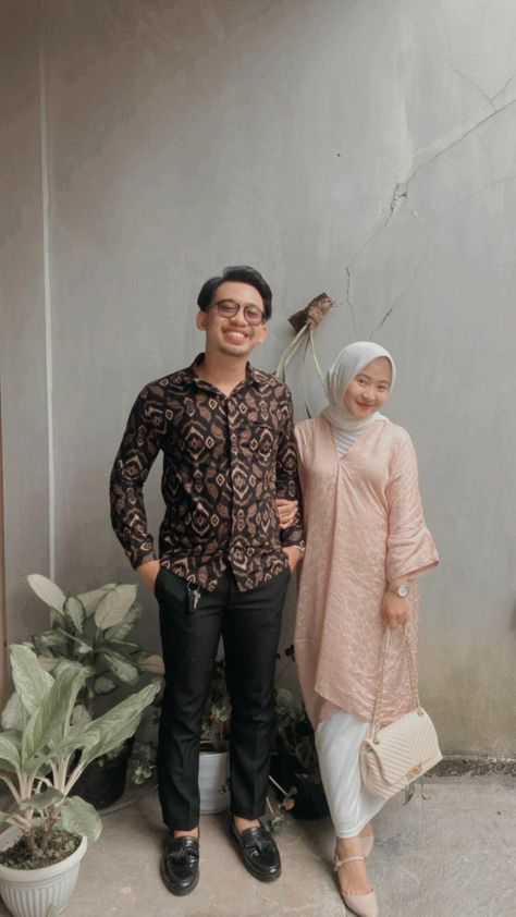 Outfit Lebaran Pria, Outfit Kondangan Cowok, Outfit Kondangan Pria, Outfit Kondangan Casual, Kondangan Couple, Outfit Cowo, Foto Ootd, Outfit Cowok, Kondangan Outfit