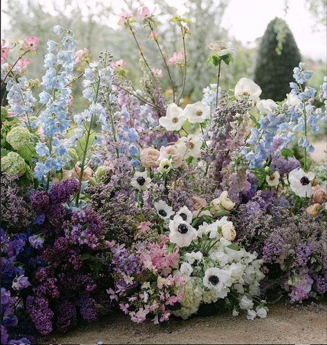 Lilac Floral Arrangements Wedding, Purple Floral Arrangements Wedding, Purple And Blue Floral Arrangements, Wild Flowers Centerpieces, Glasshaus Wedding, Blue And Purple Flower Arrangements, Minimalist Bouquet Wedding, Lupine Wedding, Purple Wedding Aesthetic