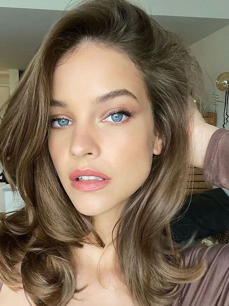 Palvin Barbara, Barbara Palvin, Dark Blonde, Blue Eyes, Hair Inspo, Brown Hair, بلاك بينك, Balayage, Hair Inspiration