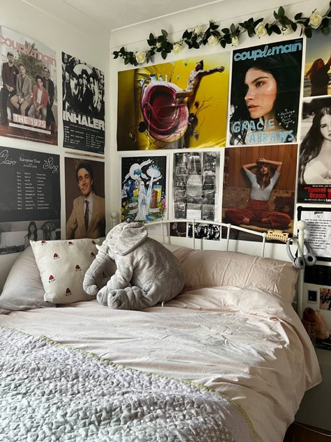 The 1975 Room Decor, Phoebe Bridgers Room Decor, Dorm Room Ideas Album Covers, Phoebe Bridgers Room, Posters In Room, Bedroom With Band Posters, Poster Prints Wall Bedroom Lana Del Ray, Fangirl Bedroom, Fangirl Room