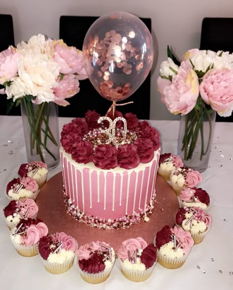 Birthday Cake Ideas For Her, 28 Birthday Cake Women, 22nd Birthday Cake For Women, 28th Birthday Ideas, 28th Birthday Cake, 26 Birthday Cake, 22nd Birthday Cakes, 30th Birthday Cake, 25th Birthday Cakes