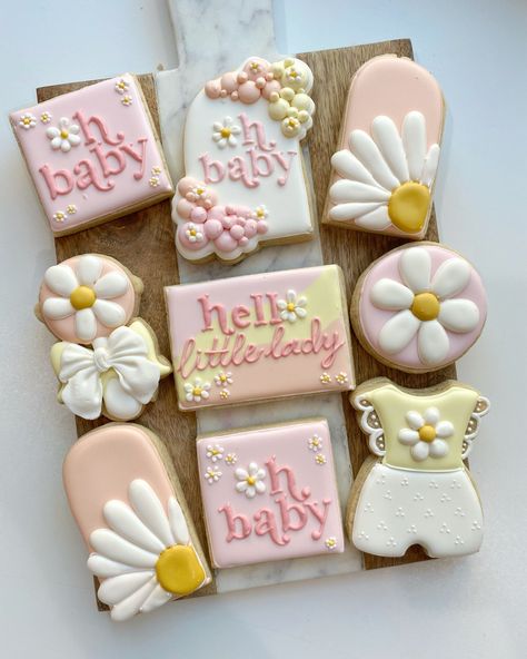 Daisy Sugar Cookies, Were Pregnant, Daisy Baby Shower, Sugar Cookie Ideas, Cookies And Milk, Baby Cookies, Baby Shower Cookies, Custom Cookies, Cookie Ideas