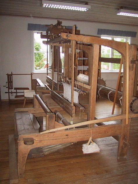 Weaving Instructions, Rigid Heddle Weaving Projects, Weaving Studio, Loom Machine, Front Door Design Wood, Weaving Machine, Antique Flooring, Rug Loom, Studio Spaces