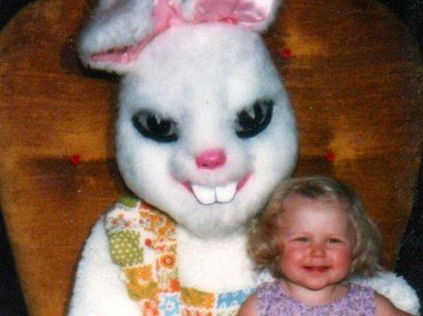 The most spectacular photos of innocent children being scared sh*tless of Easter Bunnies. Easter Bunny Photos, Easter Bunny Costume, Here Comes Peter Cottontail, Faery Art, Easter Pictures, Visit Santa, Bunny Costume, Easter Humor, Rabbit Art