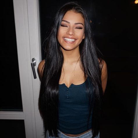 Ivana Santacruz Ivana Santacruz, Voluminous Hair, American Beauty, Beautiful Smile, Face Claims, Healthy Hair, Cute Hairstyles, Beautiful Hair, Pretty People