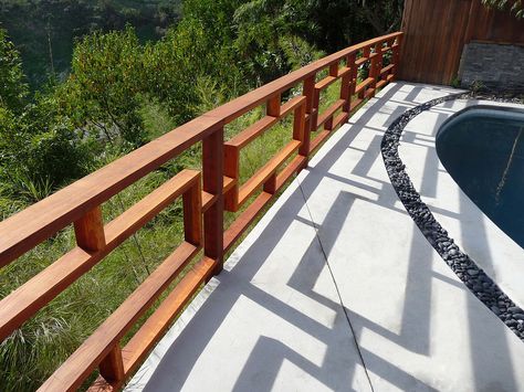 Decorative railing Asian influence House Front Entrance, Mid Century Modern Porch, Mid Century Modern Deck, Reling Design, Exterior Handrail, Porch Railing Designs, Modern Front Porches, Modern Railing, Patio Railing