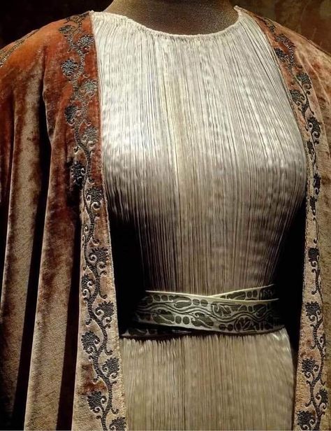 Fortuny Dress, Fortuny Delphos, Fortuny Pleats, Fortuny Fabric, 1920 Dress, Mariano Fortuny, Spanish Fashion, Granada Spain, Period Outfit