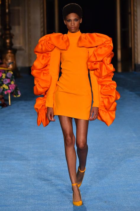 Orange Runway, Successful Women Style, Luxury Kids Clothes, Yeezy Fashion, Trends 2025, Fashion Figures, Runway Dresses, Christian Siriano, Fashion Mistakes