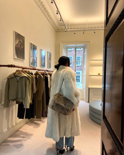 Long Fur Coat Outfit, White Fur Coat Outfit, Friends Clothing, Fuzzy Bag, Ysl Purse, Fur Coat Outfit, Long Fur Coat, White Fur Coat, Clueless Outfits