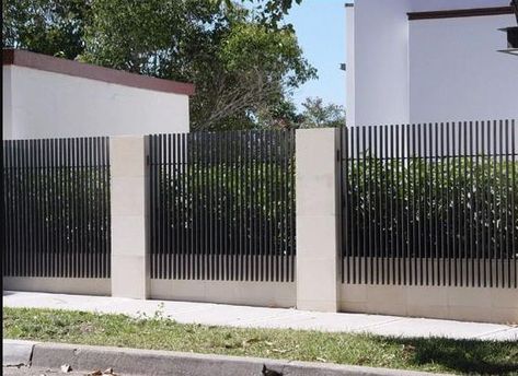 Fence Steel Design, Steel Fencing Ideas, Front Fence Lighting, Concrete And Metal Fence, Stone And Metal Fence, Vertical Fence Ideas Modern, Modern Iron Fence, Pool Boundary Fence Ideas, Black Fencing Ideas