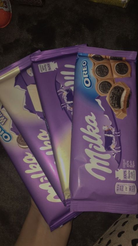 Milka Aesthetic, Cute Snapchat Bitmoji Ideas, Chocolate Pictures, Cadbury Chocolate, Sleepover Food, Black Pink Background, Photos For Profile Picture, Cute Christmas Wallpaper, Ideas Food